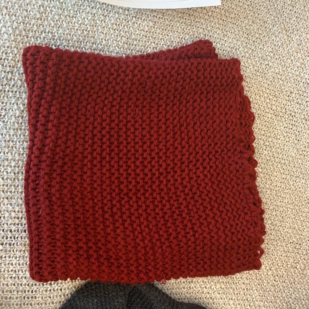 GAP - Knit Bold Red Circle Scarf - Picture 3 of 5